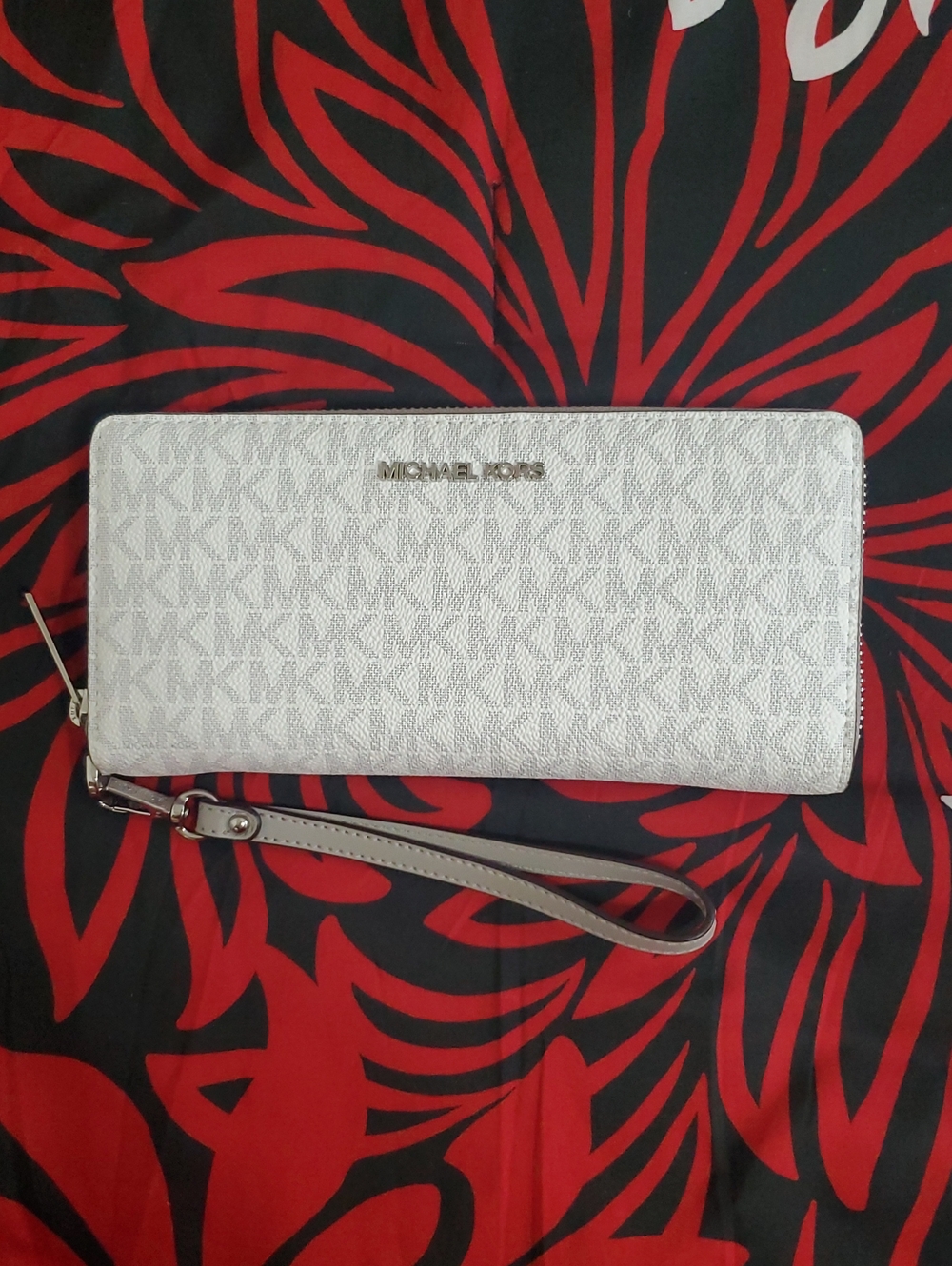 Michael Kors Jet Set Continental White and Grey Monogram Wallet Wristlet